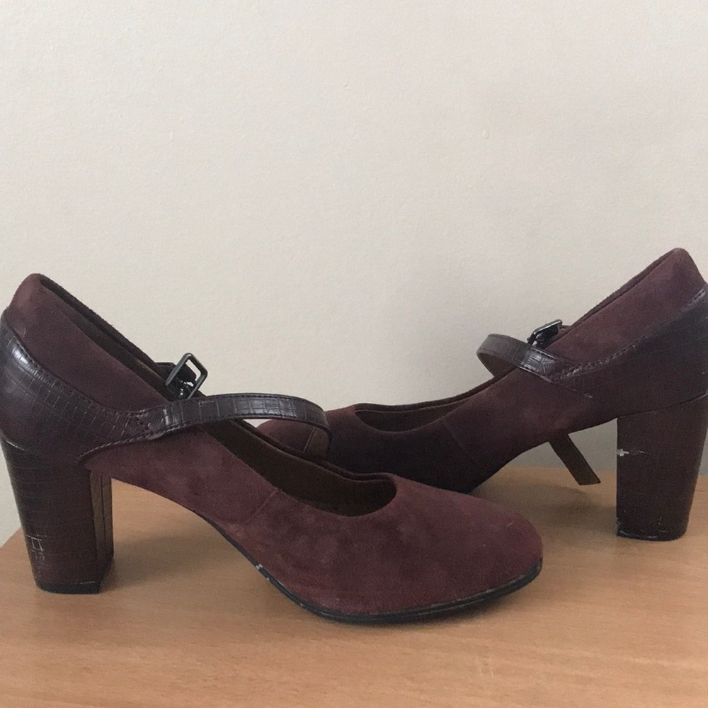 Clark cushion Mary Jane Heels. Perfect condition!